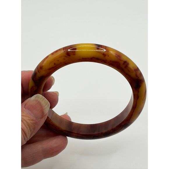 Vintage Bakelite Butterscotch Marble Bangle Bracelet - Picture 4 of 8